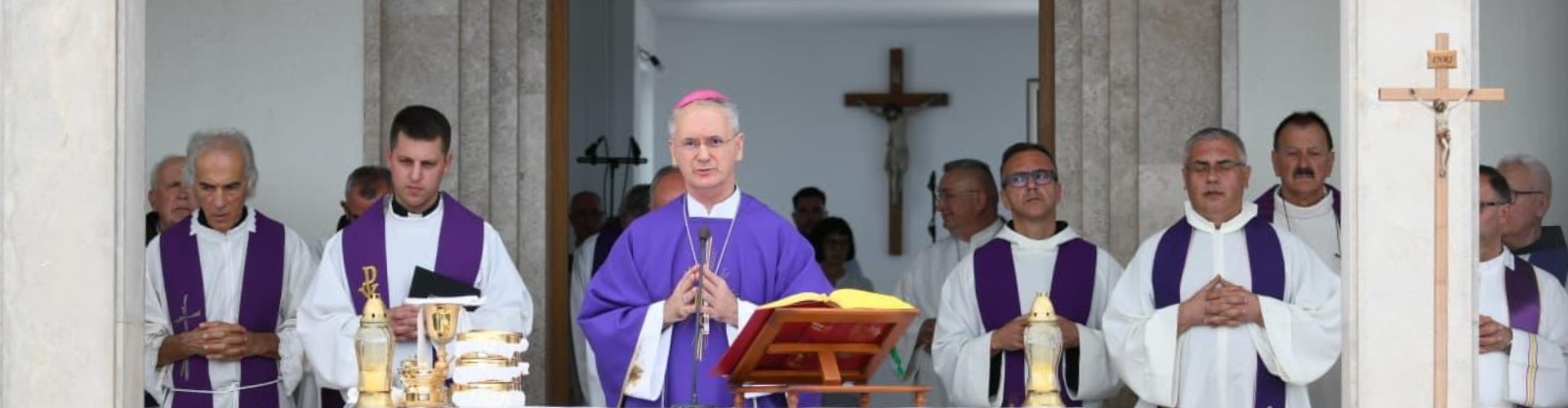 Nadbiskup Kutleša predvodio misu na Groblju mira
